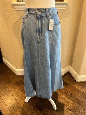 Levi’s Denim Maxi Skirt NWT Size 31